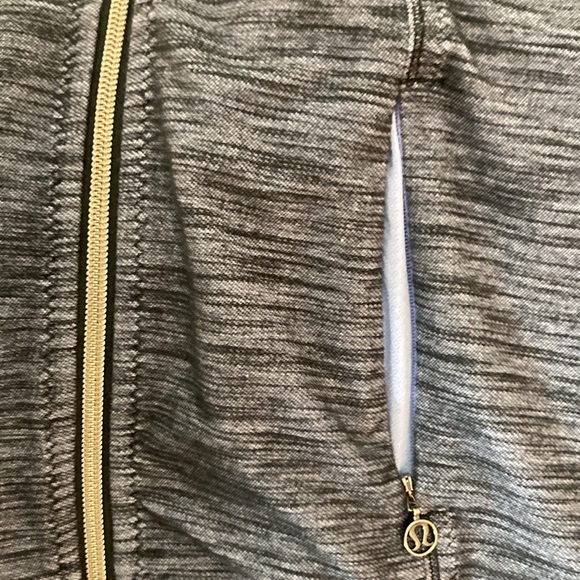 Lululemon zipper jacket size 6 - Picture 9 of 9